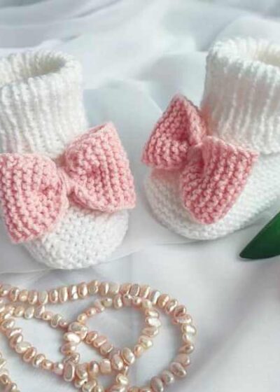 Buciki niemowlęce dla dziewczynki z różową kokardką