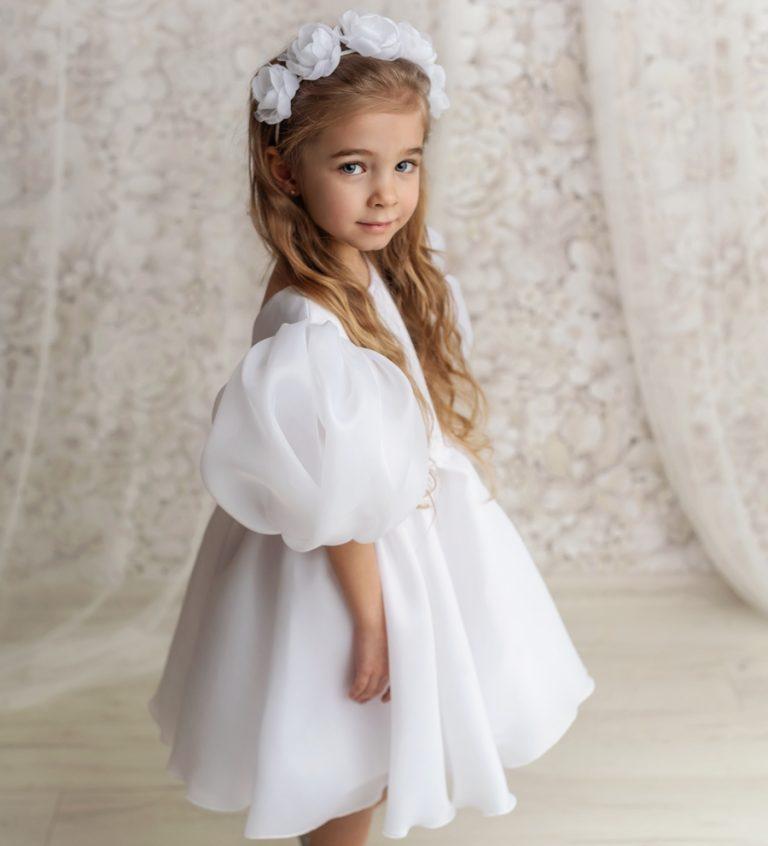 Jak ubrać dziecko na wesele? Modne i praktyczne stylizacje dla chłopców i dziewczynek