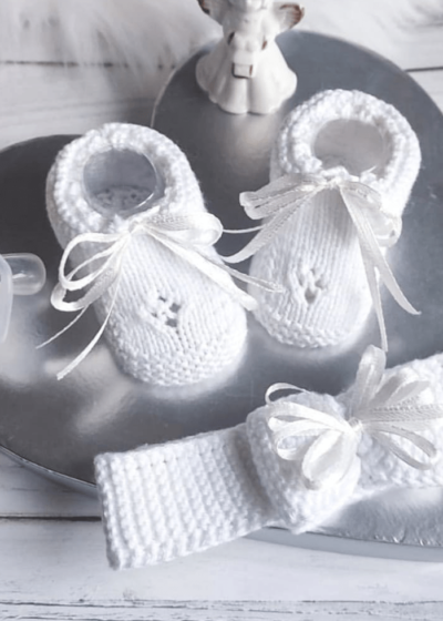 Białe buciki niemowlęce dla dziewczynki