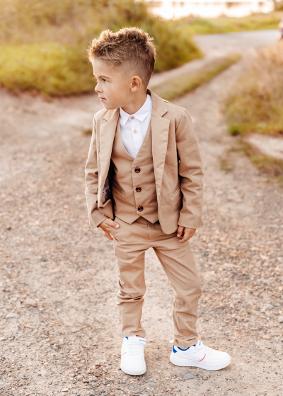 Senza garnitur dla chłopca w kolorze beżowym