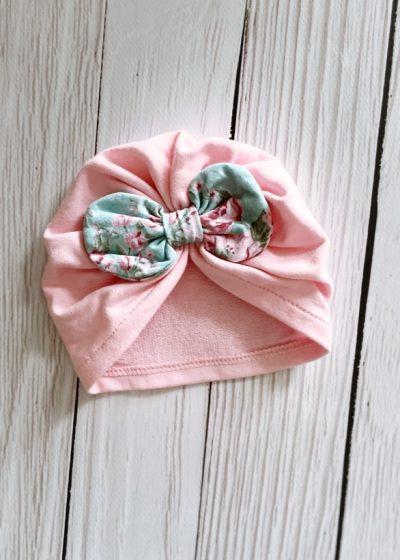 Różowa czapeczka dla dziewczynki z kokardką