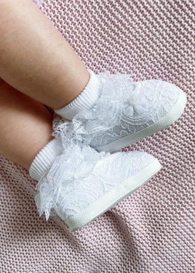 Białe buty do chrztu dla dziewczynki